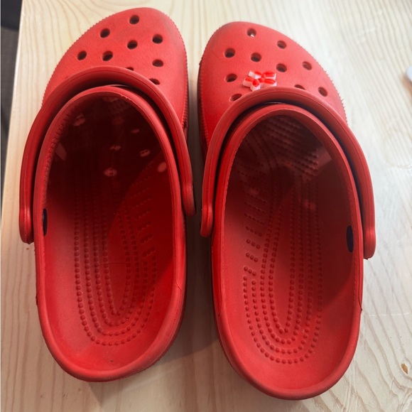 Red crocs - Picture 7 of 7